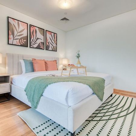 Unbeatable Rate Stylish 1Br With Balcony Near Metro By Deluxe Holiday Homes Dubai Exterior foto